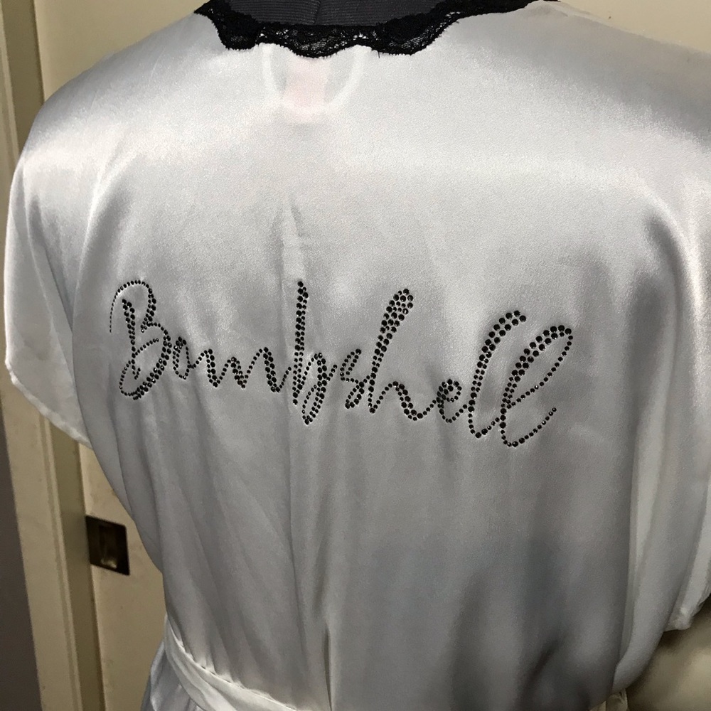 Victoria’s Secret Bombshell Robe - Picture 3 of 6
